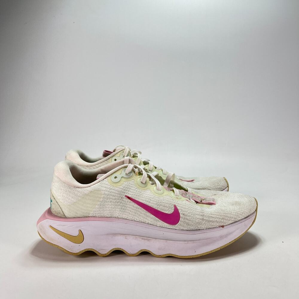 Nike Motiva Green Frost White Lace Up Running Shoes HM3731-131 Women's Size 10